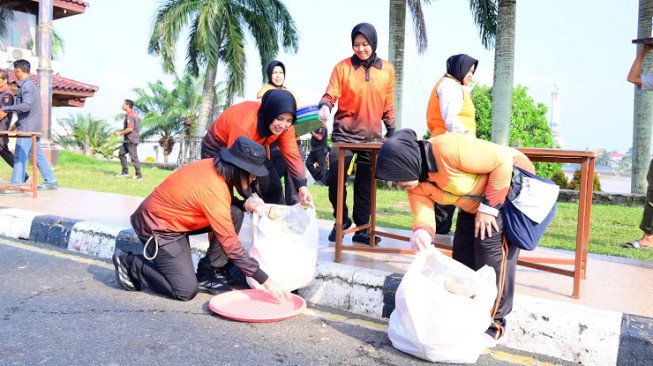 Sambut Hari Bhayangkara ke-80, Polda Jambi Gelar Gerakan Bersama Bersih Lingkungan Road to Presisi Merdeka Run 2026